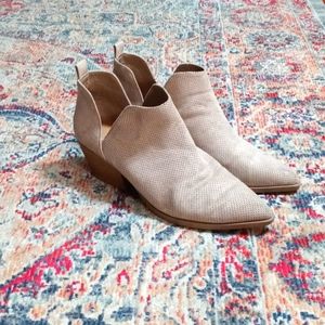 Universal Thread Pointed Toe Ankle Boots (Size 11)